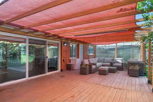 Amazing, huge deck. It's like another room