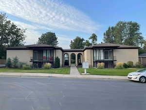 9-plex Apartment building