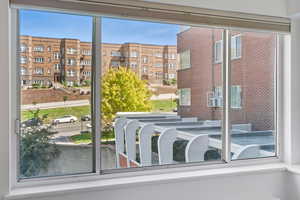 So much natural light from all 3 windows.