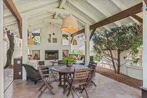 Gorgeous all seasons patio