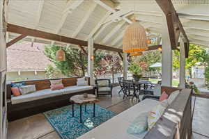 Gorgeous all seasons patio