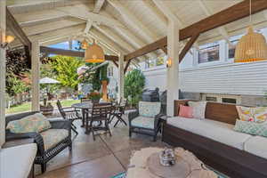 Gorgeous all seasons patio