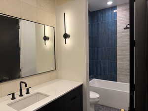 Full bath with vanity and bathing tub / shower combination