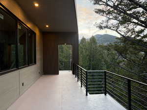 Balcony with a wooded view and a mountain view