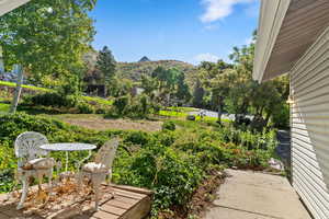 View of yard featuring a mountain view