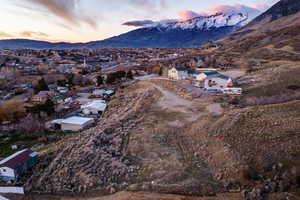 Aerial view of property's location with mountains