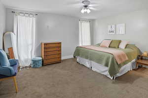 Master bed with bathroom, 2 closets.