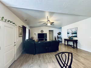w/ vaulted ceilings and ceiling fan
