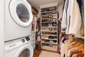 Walk In Closet with Washer & Dryer