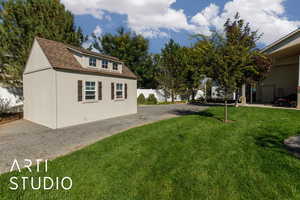 View of yard with an outdoor structure