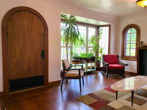 Sitting room with arched walkways and baseboards