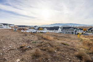 View of yard with a residential view and a mountain view