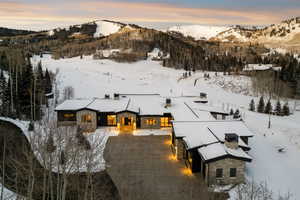 Snowy aerial view featuring a mountain view