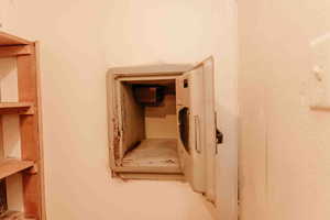 Detailed view of safe