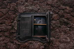 Bonus room w/ detailed view of a rock wall