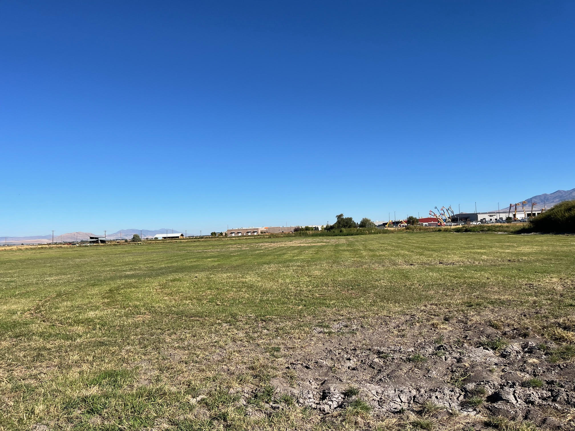 View of green lawn with a mountain view and a view of rural / pastoral area