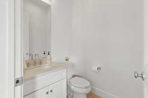 main level powder bath