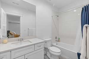 En-suite bath for Basement bedroom 6