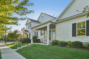 View of front facade with a front lawn