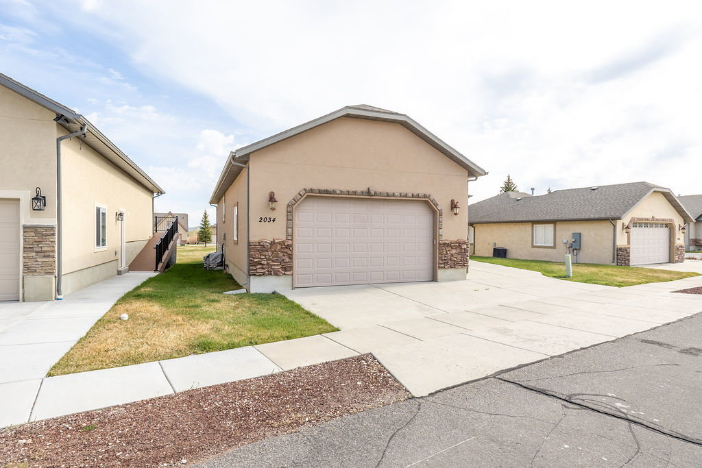 Single story home with stucco siding and a front yard