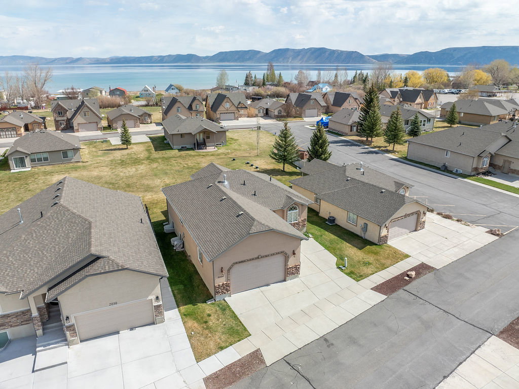 Aerial view of residential area featuring a mountain backdrop