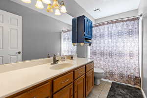 Upstairs Full Bathroom