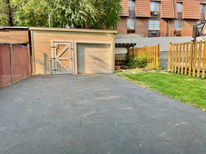 1 Car Garage ++++ Workshop!