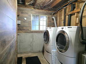 Laundry room with independent washer and dryer