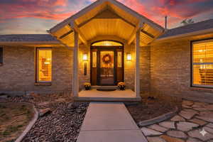 Give me a front door that glows like a Hallmark movie — soft lights, fall wreath, total welcome-home energy