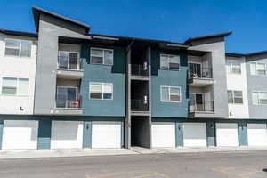 View of apartment building / complex