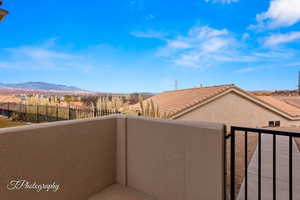 Balcony featuring a mountain view