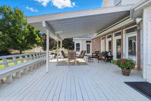 Deck with outdoor dining area