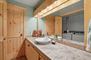 Bathroom with vanity and washing machine and dryer