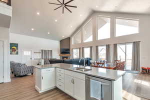 Island with plenty of workspace