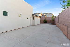 Fenced additional side parking