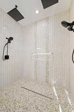 Full bath with a tile shower and recessed lighting