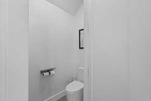 Bathroom featuring baseboards and vaulted ceiling