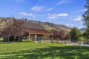 Surrounding community with a mountain view