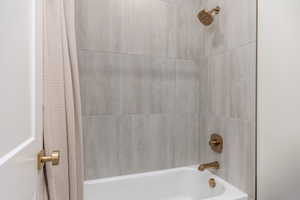 Full bath with shower / tub combo with curtain