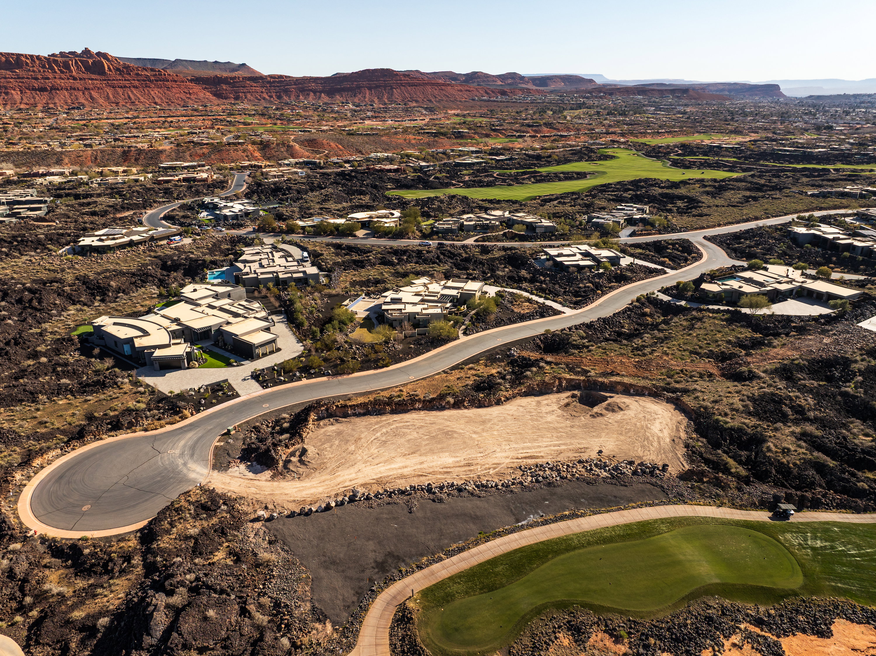 Aerial view of property and surrounding area with mountains