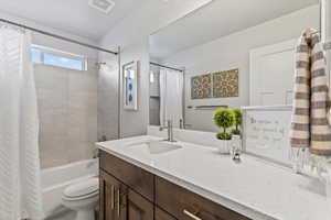 Full bath with vanity and shower / tub combo