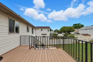 Trex deck and irton railing with staircase