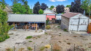 View of yard with an outdoor structure