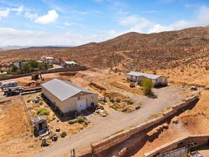 Overview of rural landscape featuring mountains and a desert landscape