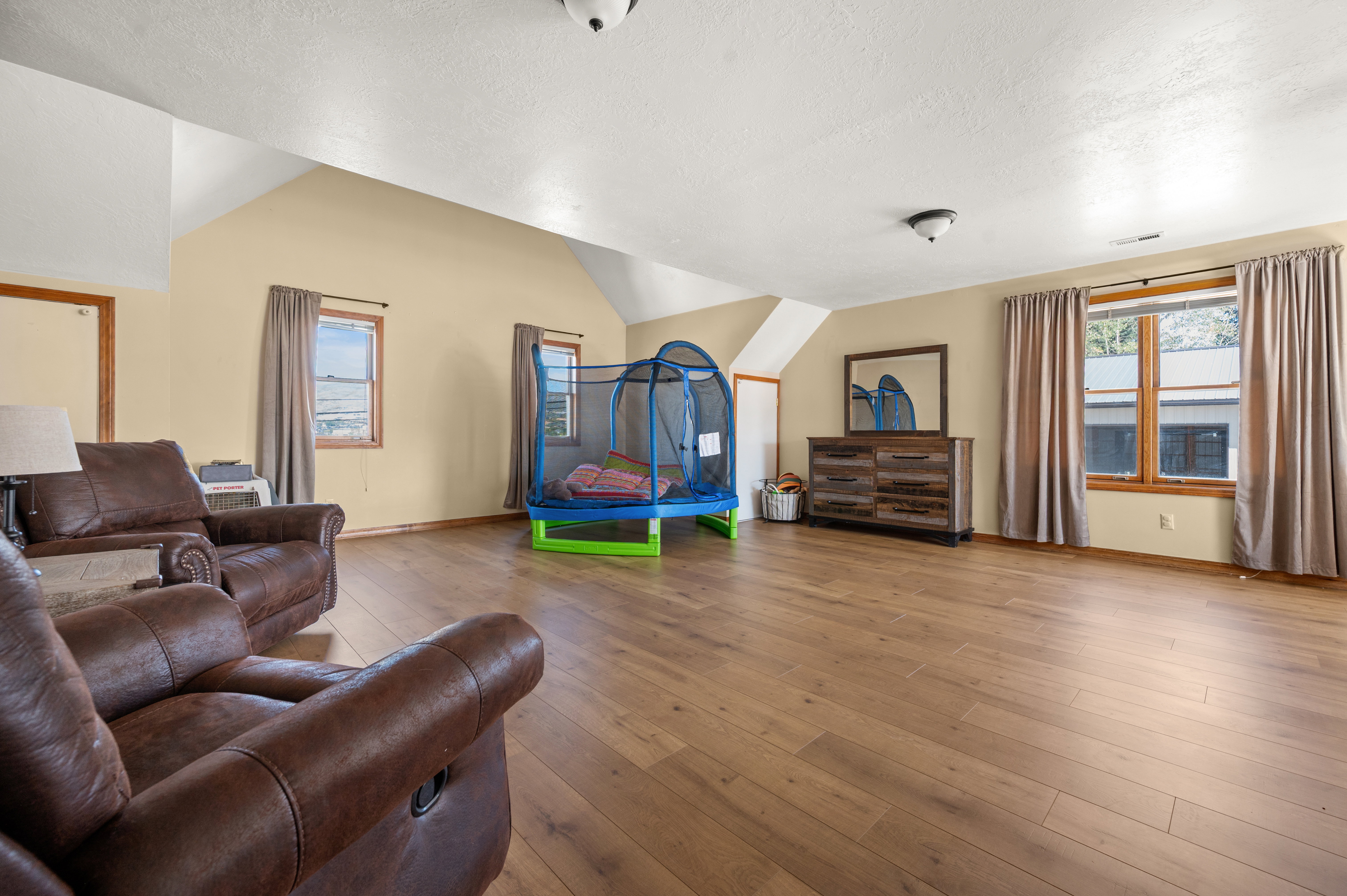 Very large primary Bedroom