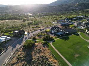Aerial view of property's location featuring mountains