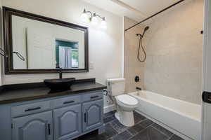 Bathroom with bathing tub / shower combination and vanity