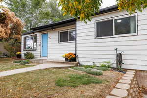 View of front of home featuring a front yard