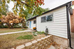 View of front of house featuring a front lawn