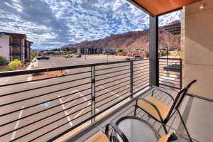 Balcony featuring a mountain view